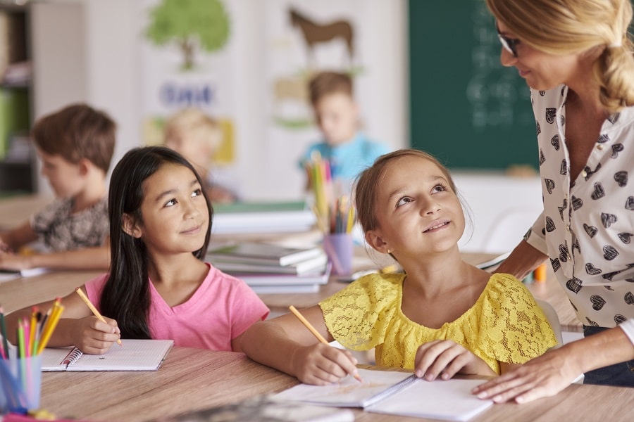 De décibel en décibel, comment le bruit gêne-t-il les enfants en classe ? 
