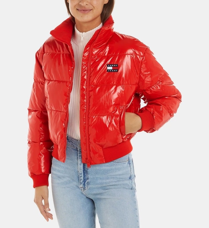 TOMMY JEANS Doudoune brillante courte droite matelassée rouge