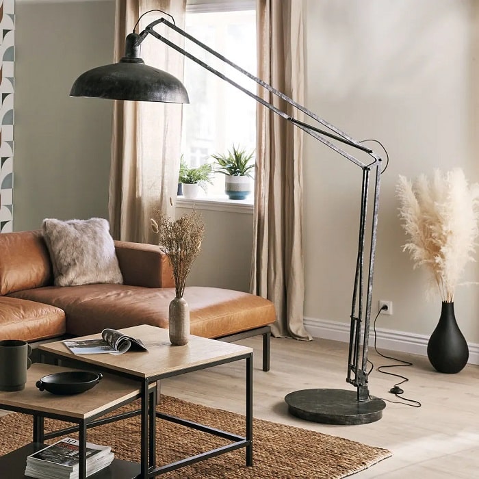 Lampadaire orientable indus DAWSON en métal noir - Maisons du Monde