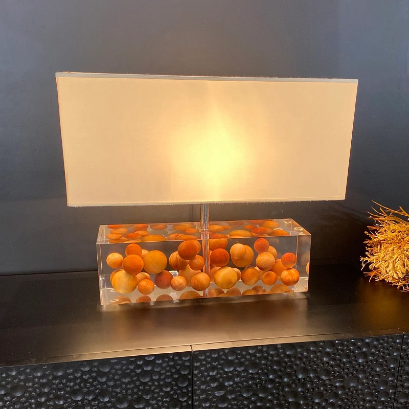 Lampe COSMOS en plexiglass® avec boules de cèdre H60 - Maisons du Monde