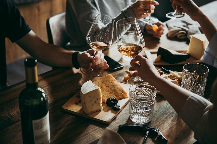 Le « French paradox » démonté : non, une consommation modérée d’alcool n’a pas d’effet protecteur