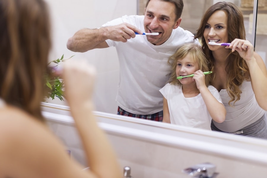 Pourquoi bien se brosser les dents prévient des maladies graves, grâce à de bonnes bactéries 