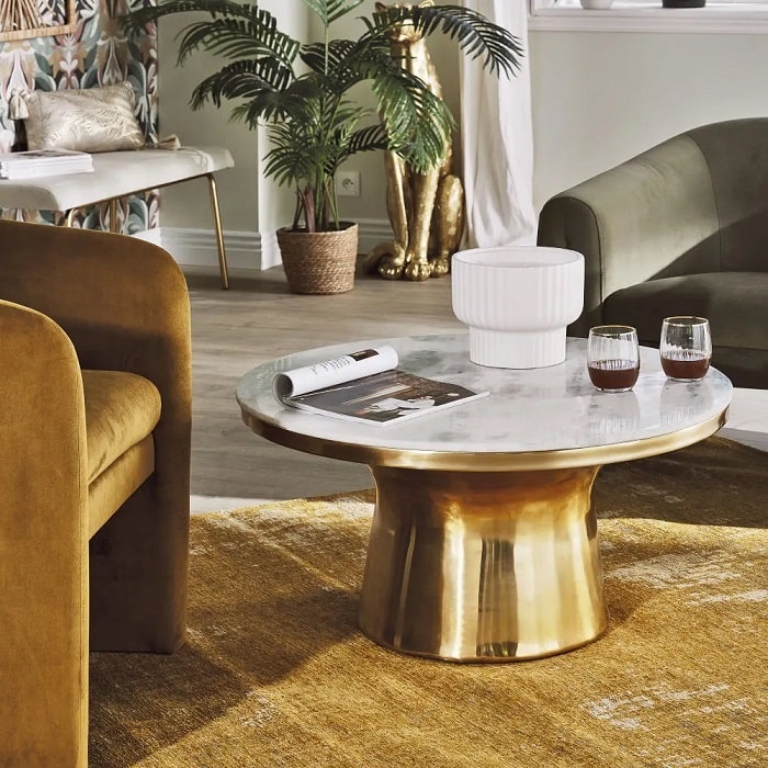 Table basse ronde TAJA en marbre blanc et métal doré - Maisons du Monde
