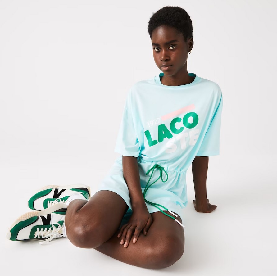 Robe T-shirt Lacoste en coton biologique imprimé avec taille élastiquée Turquoise