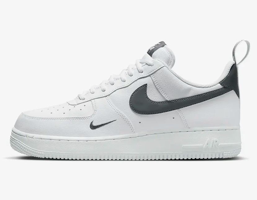 Nike Air Force 1 '07 LV8 UT Baskets Basses Blanc/Gris foncé métallique