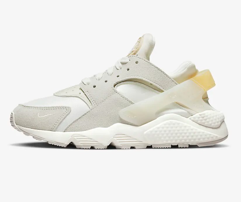 Nike Air Huarache Baskets Basses Beige clair/Sésame/Voile/Lait de noix de coco