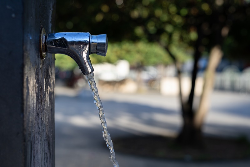 D’où vient l’eau du robinet ? Comment sa qualité est-elle assurée ?