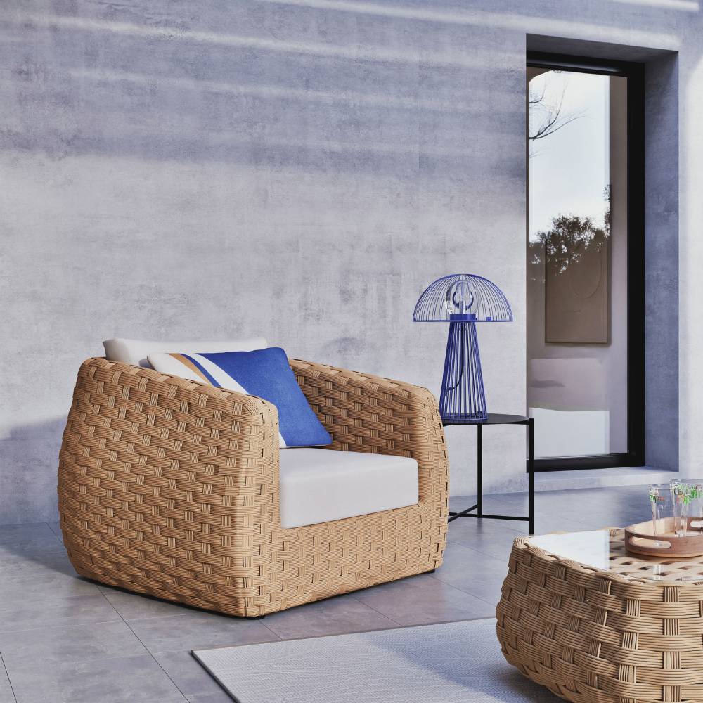 Fauteuil de jardin NAMIBI en résine recyclée et coussins en polyester recyclé écru - Maisons du Monde