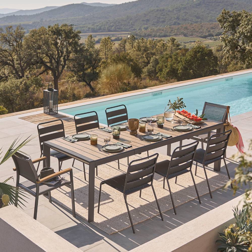 Table de jardin extensible CAMILO 8/12 places en composite imitation bois et aluminium gris anthracite de Maisons du Monde