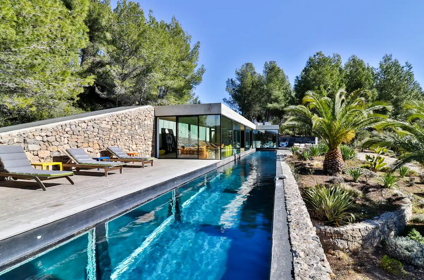 Location Villa ON THE ROCKS avec piscine privée à Bandol dans le Var