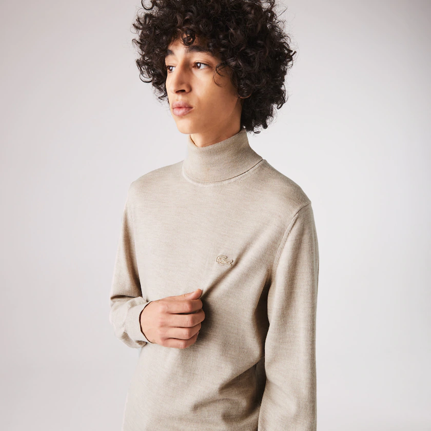 Pull à col roulé LACOSTE en laine mérinos unie beige