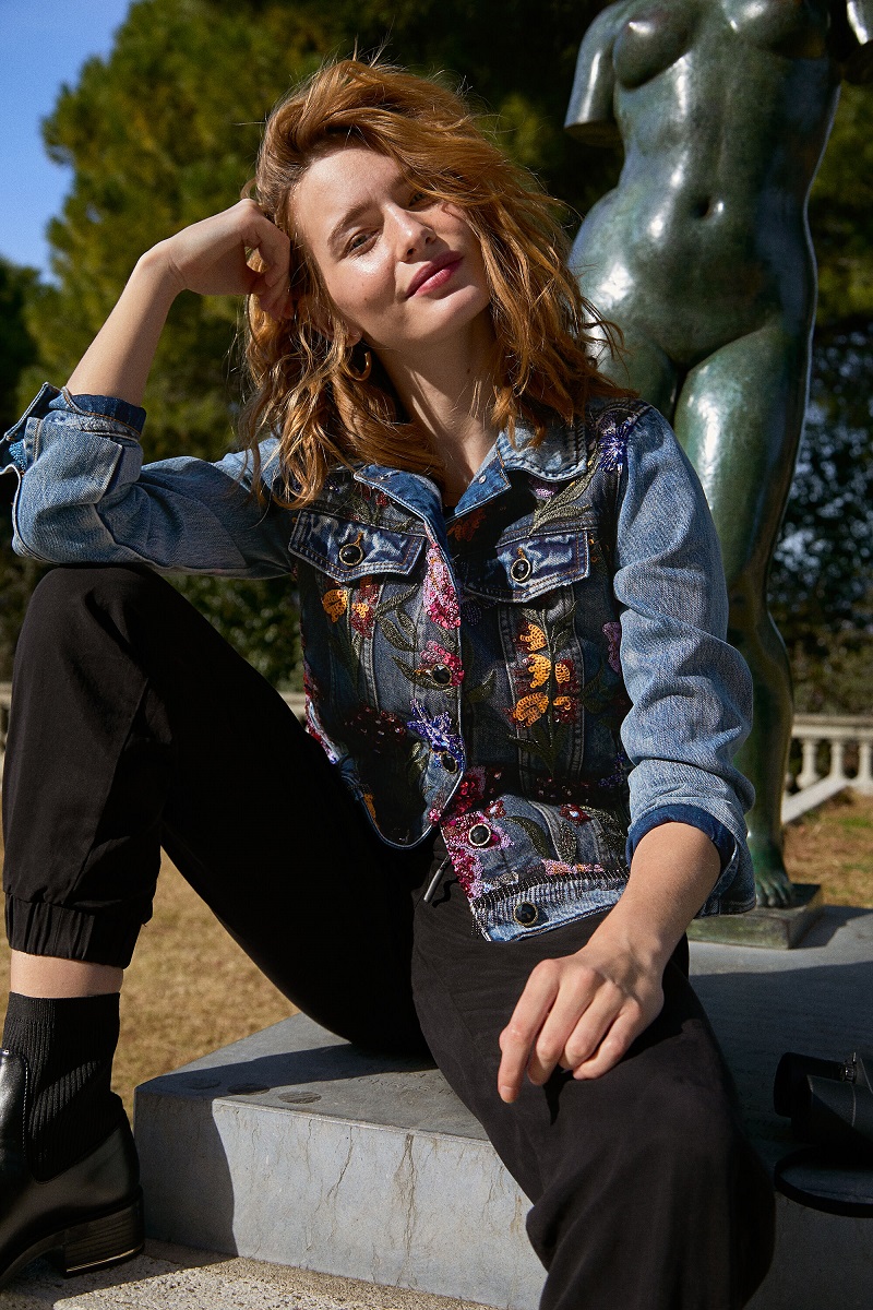 Veste en jean slim fleurs Desigual