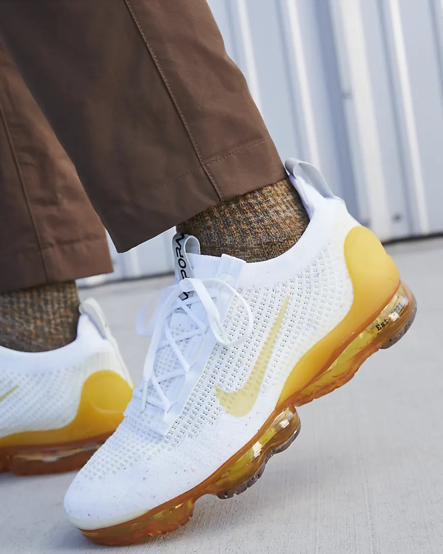 Nike Air VaporMax 2021 Flyknit SE Baskets Basses Blanc/Blanc sommet/Jaune ocre/Citron délavé pour Homme