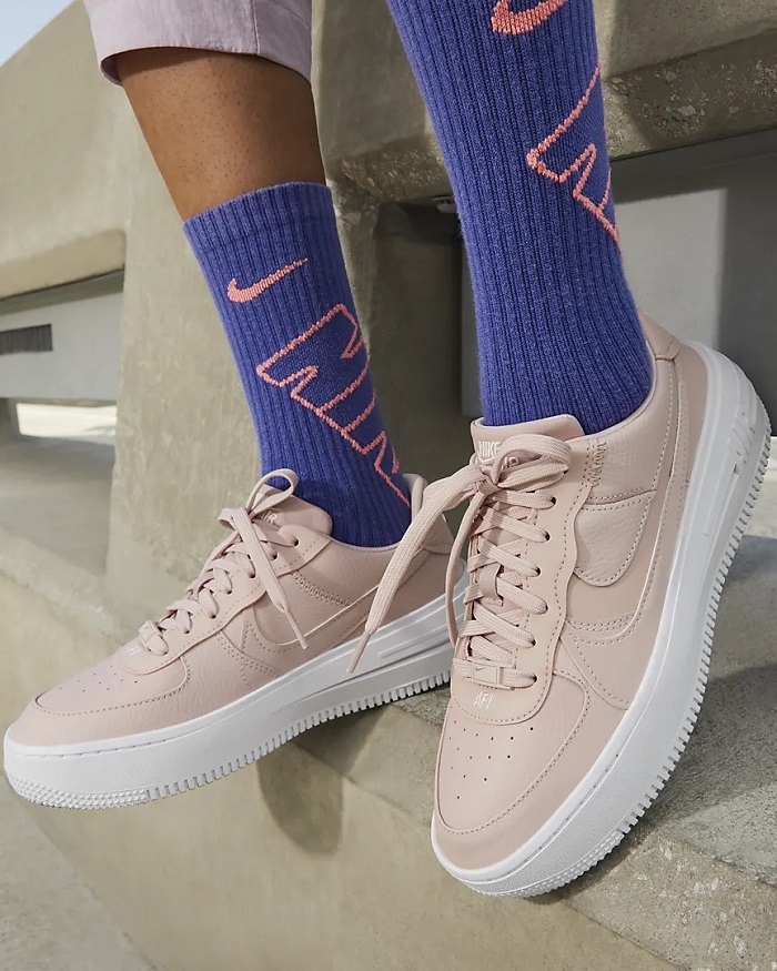 Nike Air Force 1 Low PLT.AF.ORM Baskets Basses Rose Oxford/Blanc/Rose pastel clair