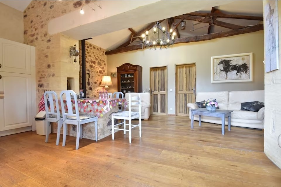 Maison avec Piscine Privée à Montferrand-du-Périgord en Dordogne pour 6 Vacanciers