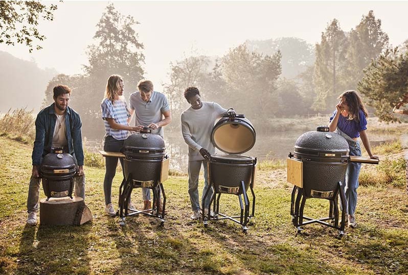 Barbecue Kamado Grill GURU Large sur chariot et ses 7 accessoires - Barbecue & Co