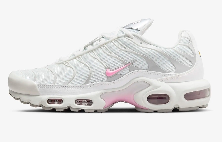 Nike Air Max Plus Baskets Basses Blanc sommet/Gris brouillard/Argent métallique/Rose lever de soleil