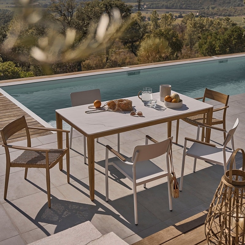 Table de jardin BERGAMOTE 8 personnes en bois d'acacia et composite effet marbre blanc - Table de Jardin Maisons du Monde