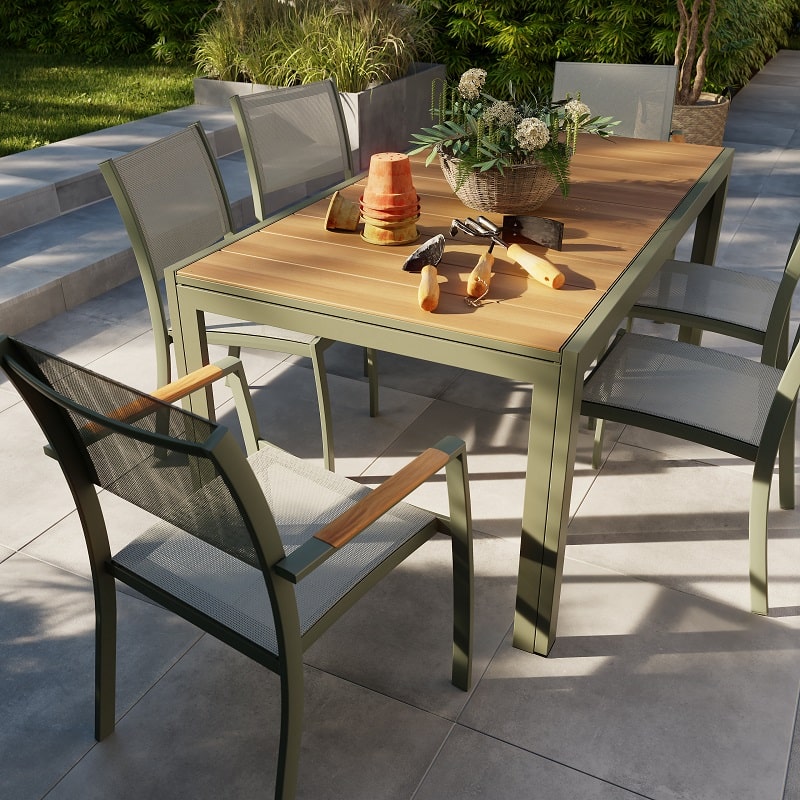 Table ROWA GoodHome aluminium mat vert lichen profond et plateau en aluminium effet bois