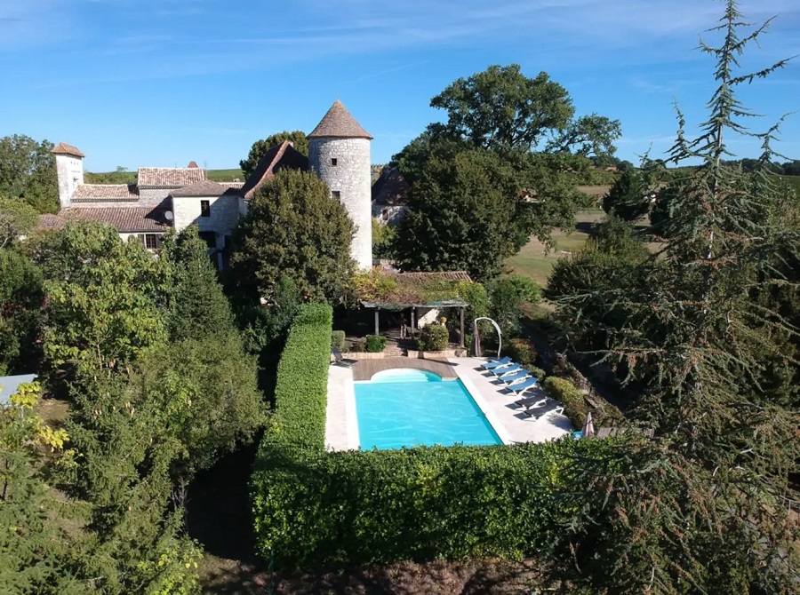 Magnifique Château avec Piscine privée pour 15 personnes à Sadillac en Nouvelle Aquitaine