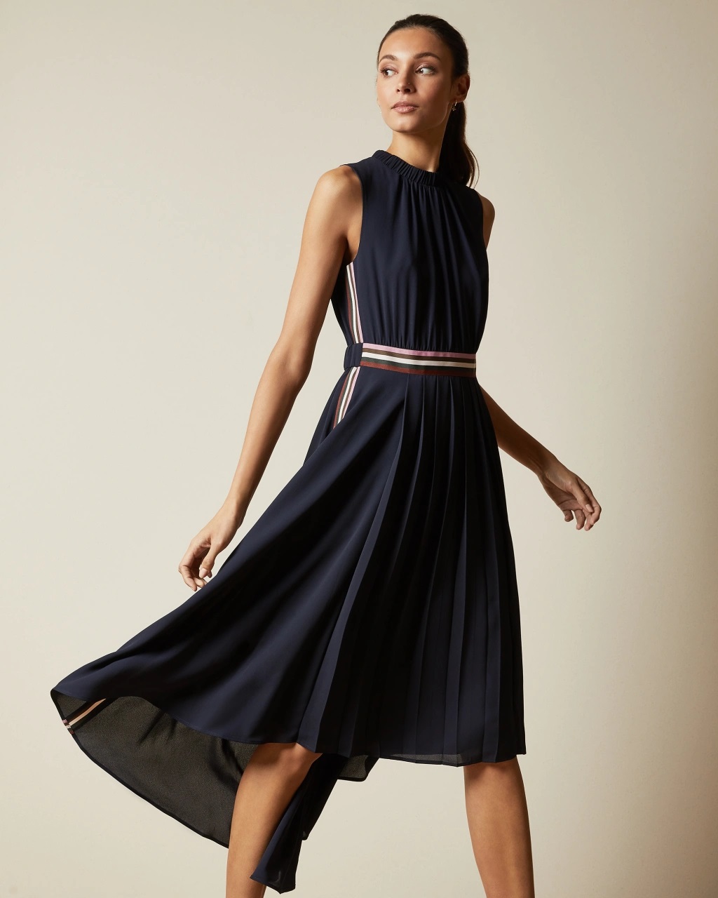 Ted Baker DAMSIA Robe ourlet plongeant sans manches