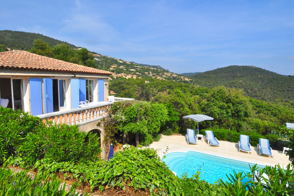 Location villa avec piscine privée à La Londe-les-Maures pour 8 personnes