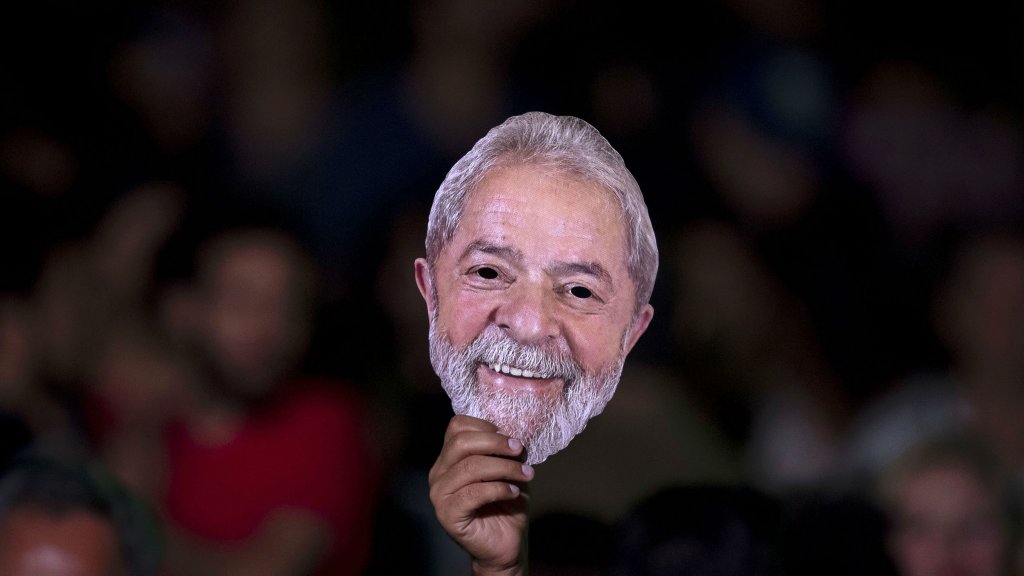 Brésil : Lula lancé dans la course à la présidentielle depuis sa cellule