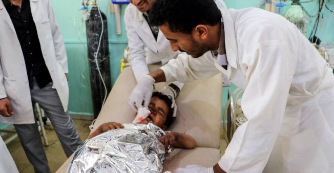 Des dizaines d'enfants tués après des frappes aériennes dans le nord du Yémen