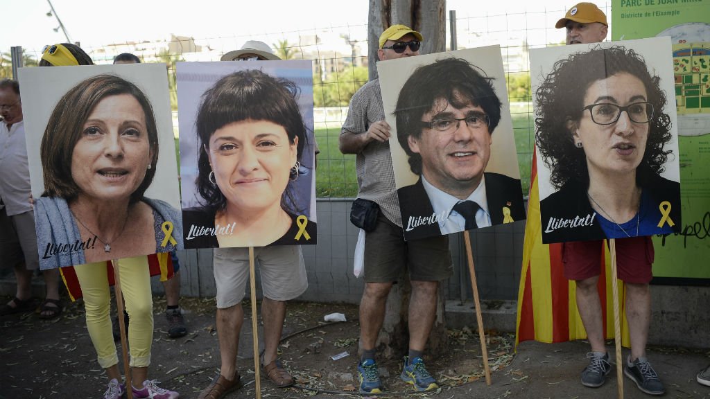 La justice espagnole retire les mandats d'arrêt internationaux contre Puigdemont