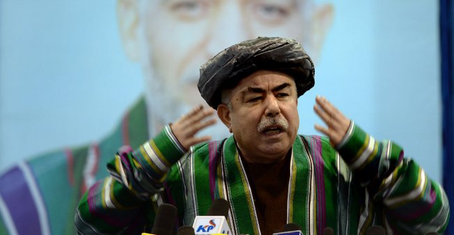 Le chef de guerre afghan Dostum accueilli à Kaboul par un attentat meurtrier
