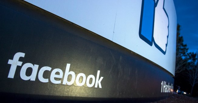 Rattrapé par les scandales, Facebook s'effondre en Bourse