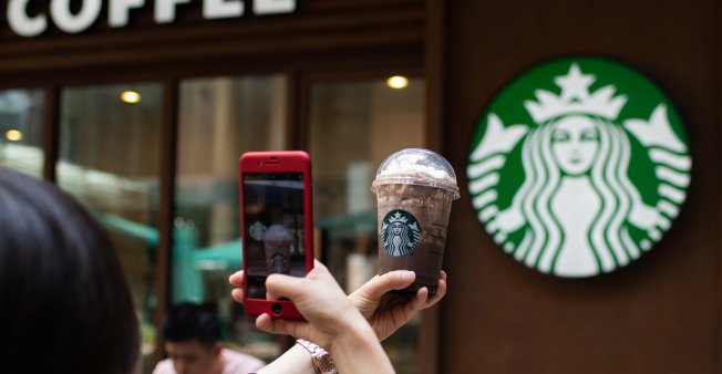 États-Unis : accusé de racisme, Starbucks ferme ses cafés pour sensibiliser ses employés