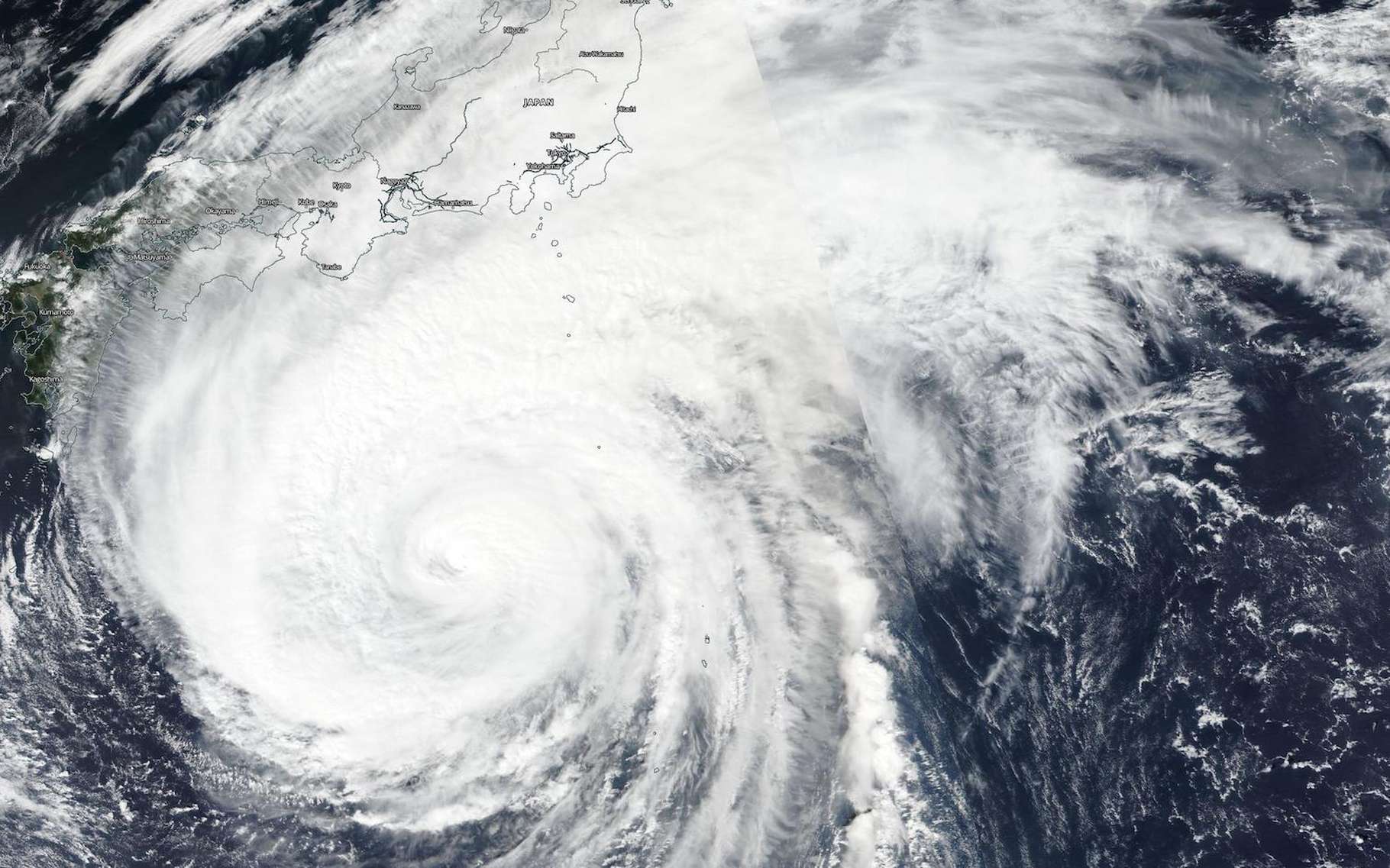 Le Japon frappé par le plus puissant typhon depuis 1958