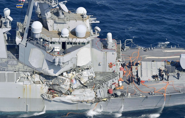 Gros dégâts sur un destroyer américain après une collision avec un navire philippin - Le Huffington Post