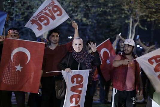 En Turquie, victoire étriquée pour l'hyperprésident Erdogan - Le Monde
