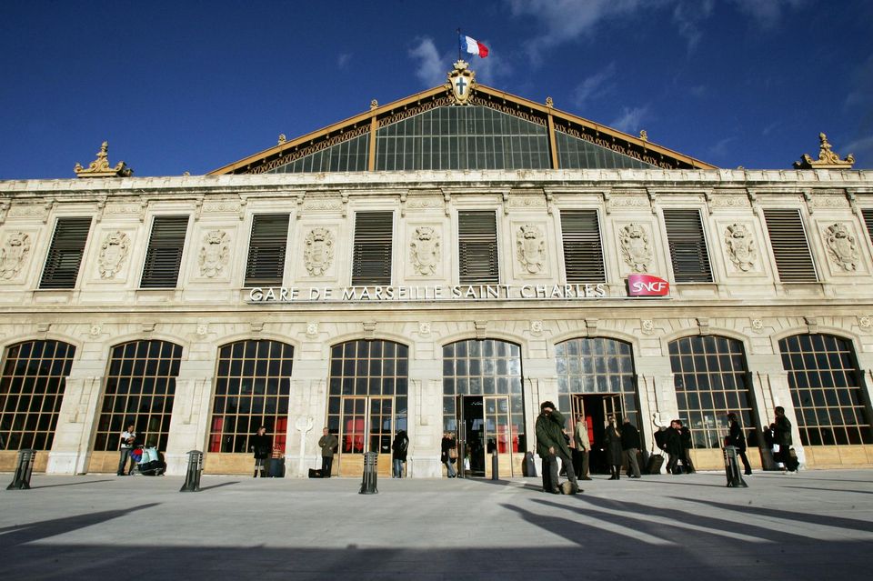 L'homme qui a poignardé deux femmes à Marseille sortait de garde à vue - Libération