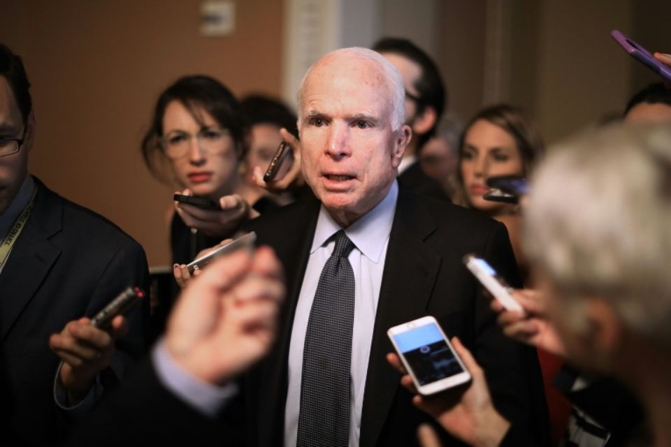 Le sénateur américain John McCain atteint d'un cancer du cerveau - Libération