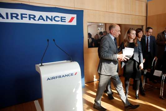 Le vote sanction des salariés pousse le PDG d'Air France-KLM à la démission - Le Monde