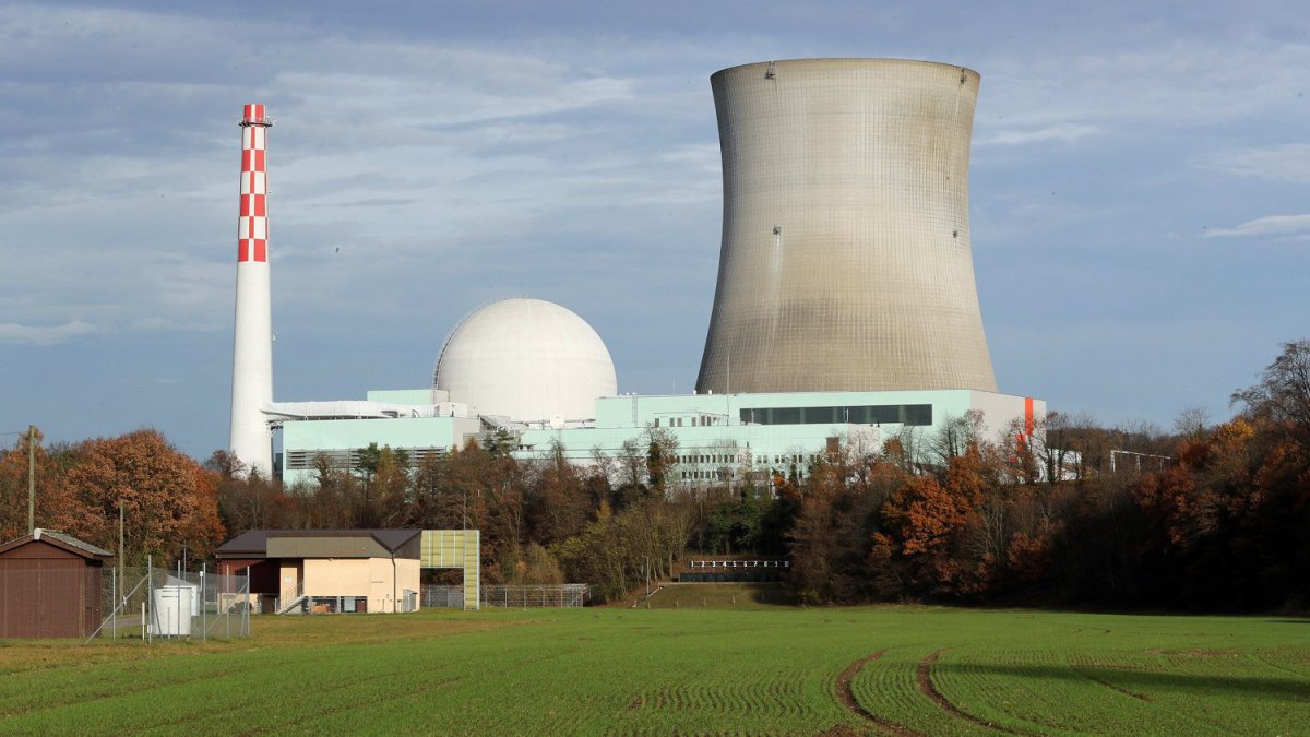 Les Suisses tournent le dos au nucléaire - Franceinfo