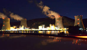 Sécurité nucléaire : des militants de Greenpeace s'introduisent dans la centrale de Cruas-Meysse - Le Monde