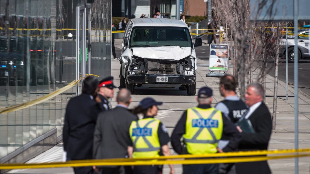 Toronto : une voiture-bélier renverse des piétons, dix morts - Le Figaro