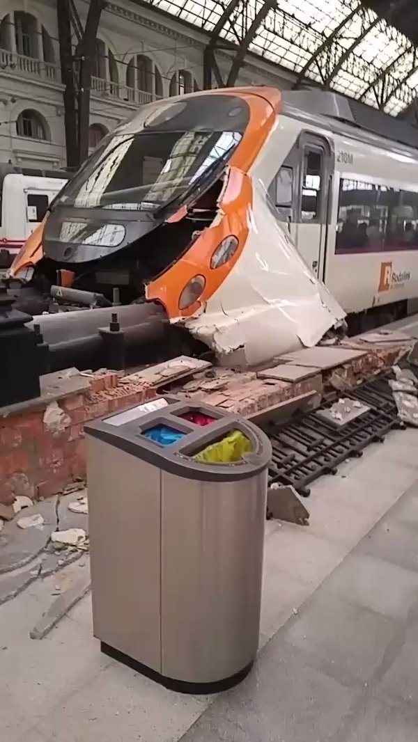 Un accident de train à Barcelone fait 54 blessés, dont un grave - Le Point