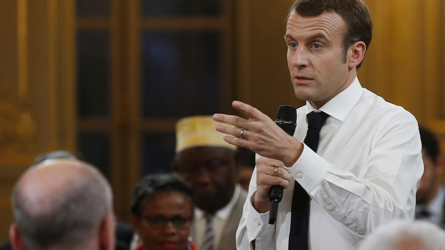 Emmanuel Macron toujours tenté par le référendum pour clore le grand débat