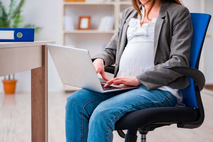 Allongement du congé maternité pour les indépendantes : et les indemnités ?