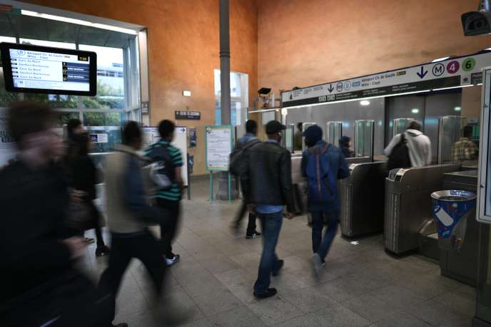 En Ile-de-France, le passe Navigo et les tickets de métro désormais disponibles sur mobile
