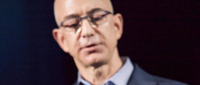 Le PDG d'Amazon demande sur Twitter comment dépenser ses milliards