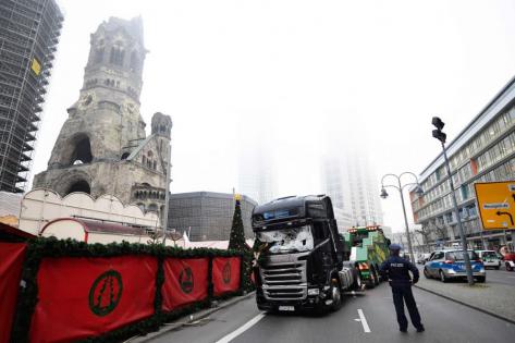 Berlin: chasse à l'homme pour retrouver l'auteur de l'attentat