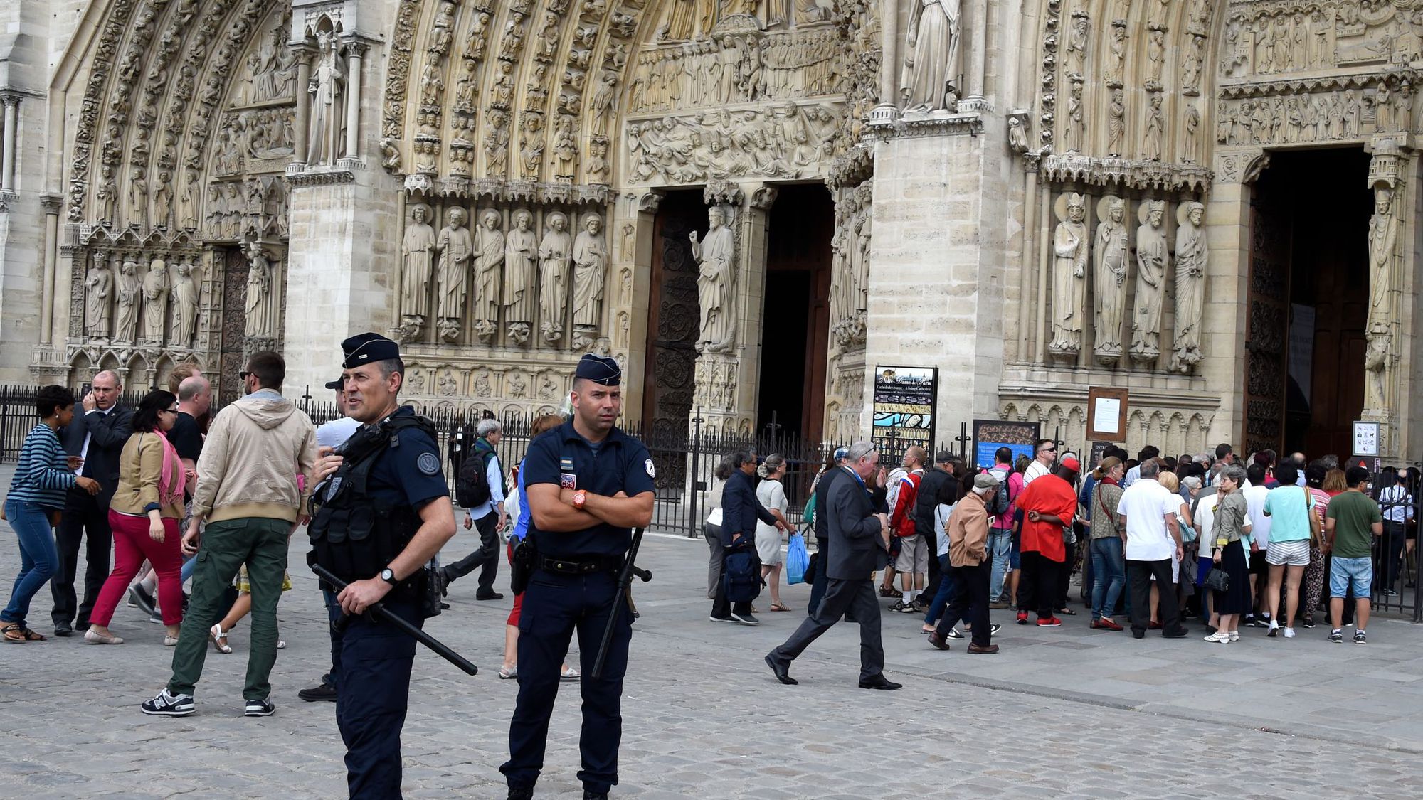 Bonbonnes de gaz à Paris: un 2e couple en garde à vue