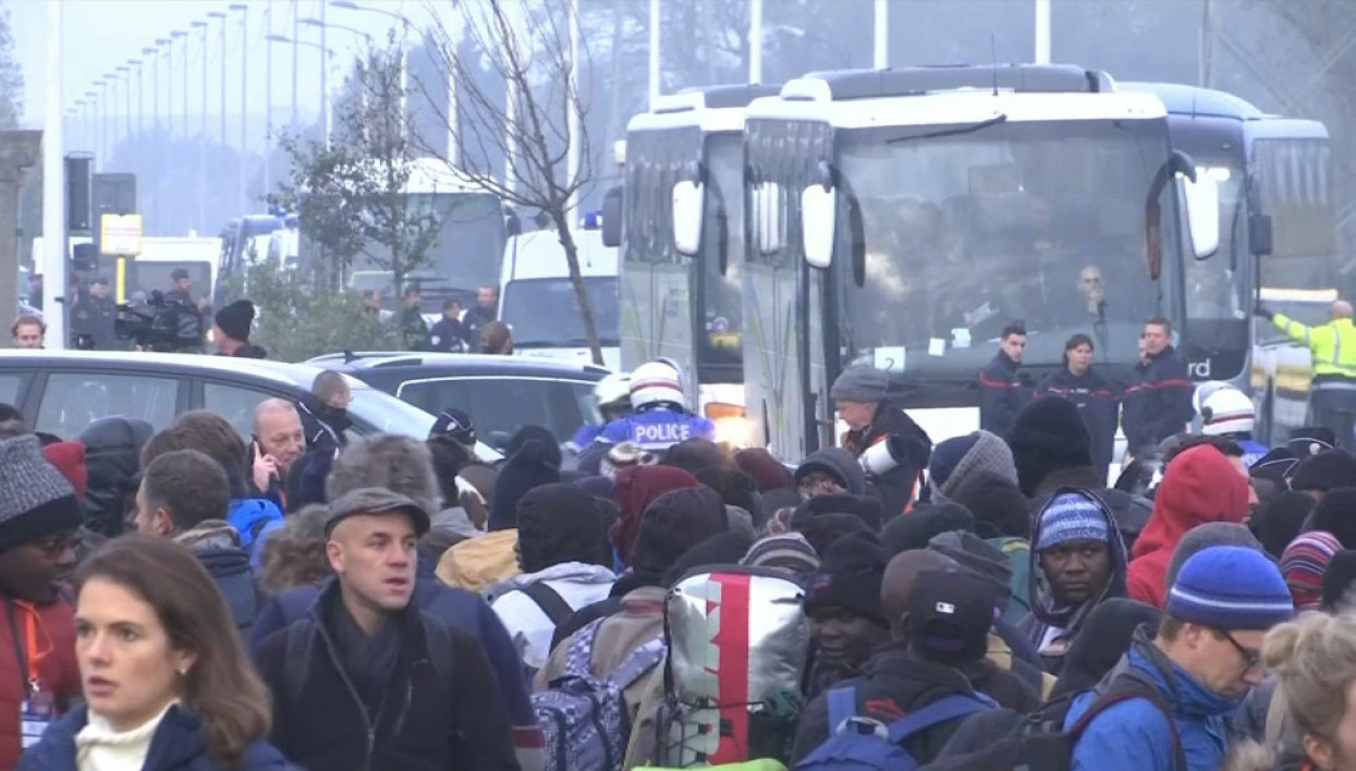 L'évacuation de la "Jungle" de Calais a débuté, départ du premier car