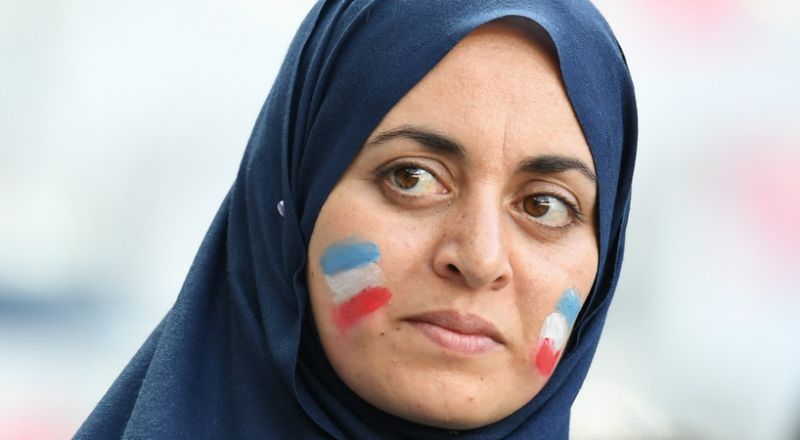 «On me crache dessus»... Les terribles témoignages de femmes musulmanes en France